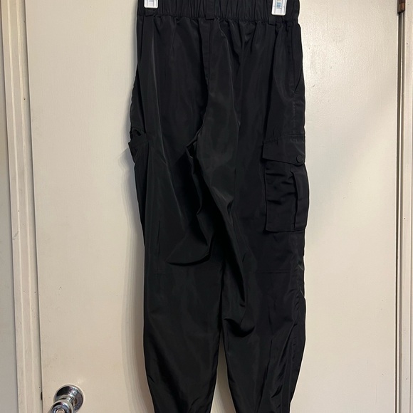 ALO Yoga Jogger Pants - Picture 4 of 4